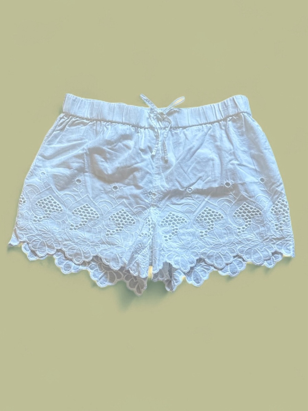 Cotton Eyelet White Shorts Women’s Size L Cottage Farmhouse Scalloped Hem Beachy